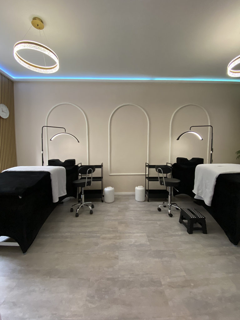 Lashroom / Lash Lounge – Flexibler Raum für Lashes, Schulungen & Seminare